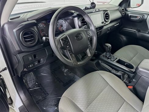 Certified 2022 Toyota Tacoma SR image 18