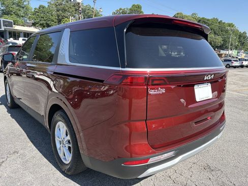 Used 2024 Kia Carnival LX FWD image 3