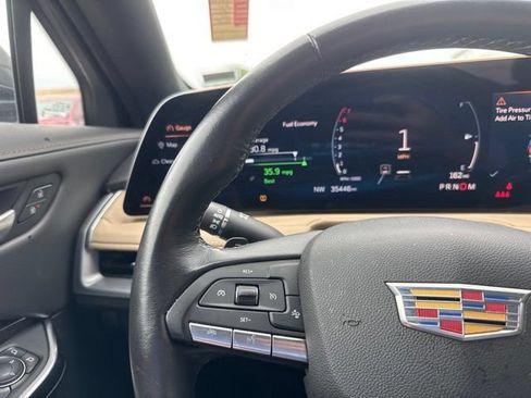 Used 2025 Cadillac XT4 Premium Luxury FWD image 47