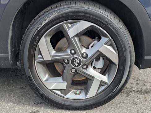 Used 2025 Hyundai Venue Limited image 10