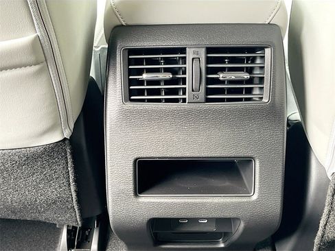 New 2025 Mitsubishi Outlander SE image 25