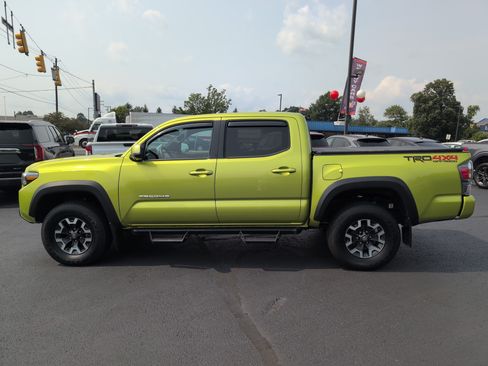 Used 2023 Toyota Tacoma TRD Off-Road w/ TRD Premium Off Road Package AWD/4WD image 7