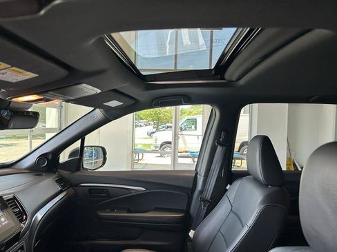Used 2023 Honda Passport EX-L image 16