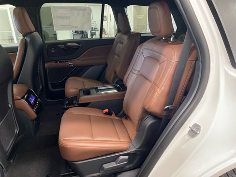 New 2026 Lincoln Aviator Reserve w/ Jet Appearance Package image 9