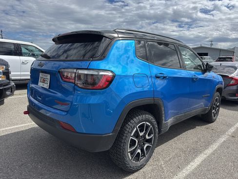 Used 2025 Jeep Compass Trailhawk AWD/4WD image 6