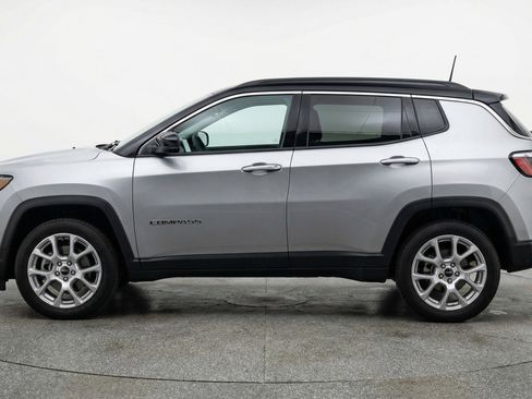 Used 2025 Jeep Compass Limited image 5
