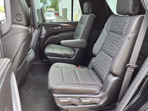 New 2024 Cadillac Escalade Premium Luxury Platinum w/ Heavy-Duty Trailer Package image 9