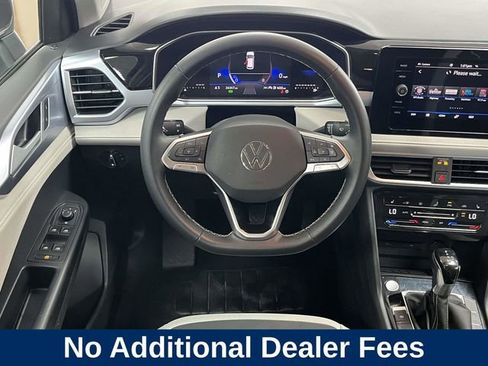 Used 2025 Volkswagen Taos SE AWD/4WD image 19