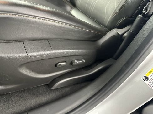 Used 2019 Chevrolet Trax LT w/ LT Convenience Package AWD/4WD image 11