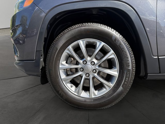 Used 2019 Jeep Cherokee Latitude Plus AWD/4WD image 9