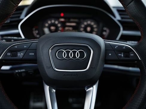 Used 2025 Audi Q3 2.0T Premium Plus w/ Premium Plus Package AWD/4WD image 32