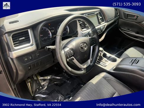Used 2019 Toyota Highlander Plus AWD/4WD image 21