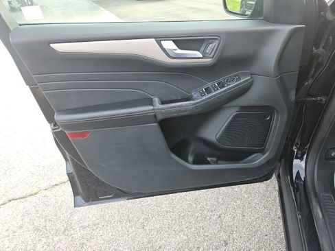 Used 2022 Ford Escape SEL FWD image 18