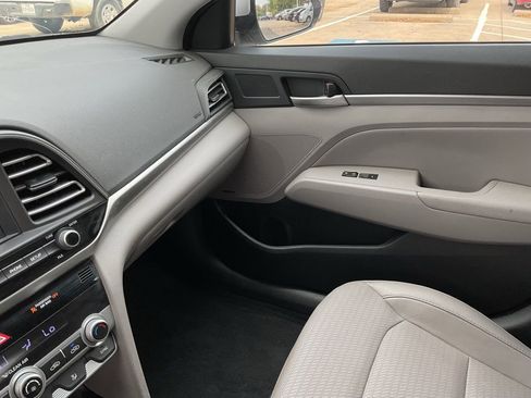 Used 2020 Hyundai Elantra Limited image 35