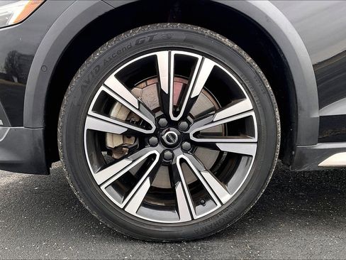 Used 2020 Volvo V60 T5 Cross Country w/ Protection Package Premier image 9