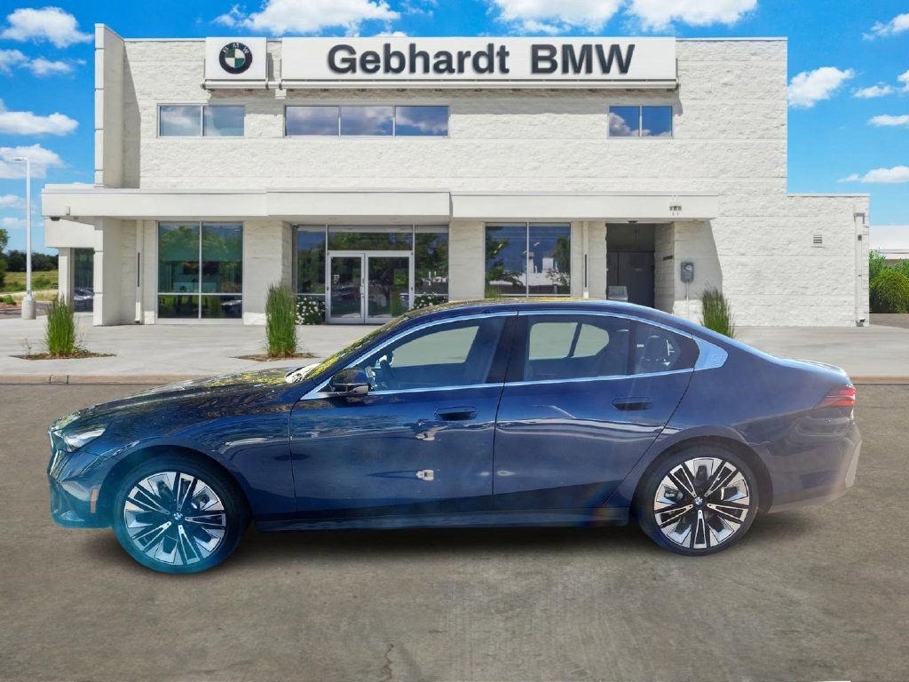 Certified 2026 BMW 530i xDrive w/ Premium Package AWD/4WD image 4