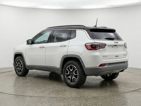Used 2025 Jeep Compass Trailhawk AWD/4WD image 6
