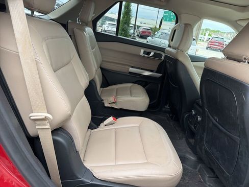 Used 2020 Ford Explorer XLT w/ Equipment Group 202A AWD/4WD image 14