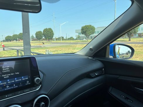 Used 2025 Nissan Sentra SV FWD image 28