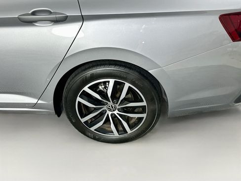 Used 2025 Volkswagen Jetta SE FWD image 11