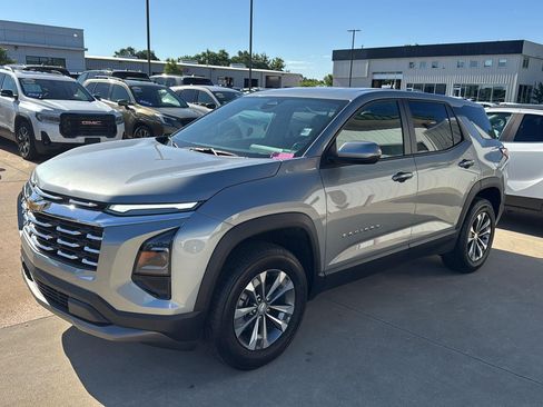 Used 2026 Chevrolet Equinox LT FWD image 6