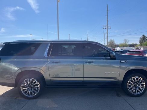 Used 2024 GMC Yukon XL Denali Ultimate AWD/4WD image 4