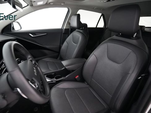 Used 2023 Kia Niro Wave FWD image 4
