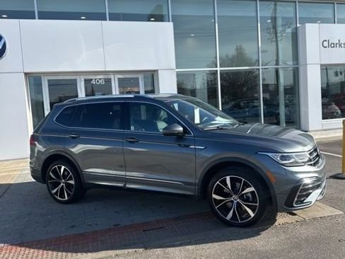 Used 2024 Volkswagen Tiguan SEL R-Line image 2