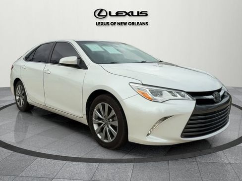 Used 2017 Toyota Camry XSE image 1