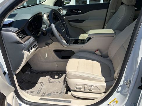 Used 2023 GMC Acadia Denali w/ Denali Technology Package FWD image 10