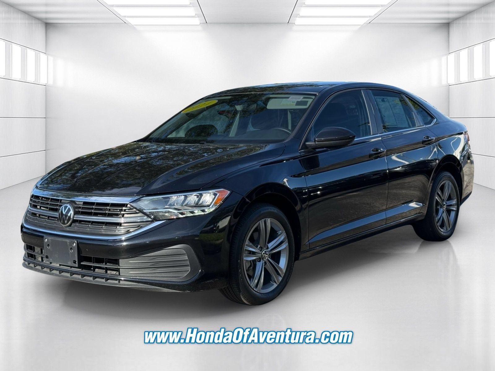 Used 2024 Volkswagen Jetta SE FWD image 3