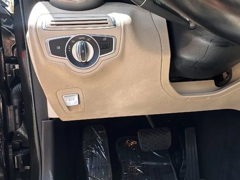 Used 2018 Mercedes-Benz C 300 4MATIC Sedan image 11