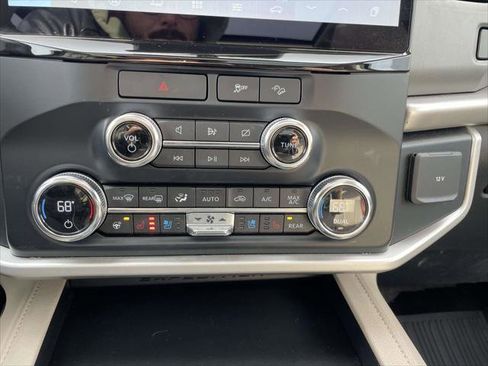 Used 2022 Ford Expedition Max XLT image 29
