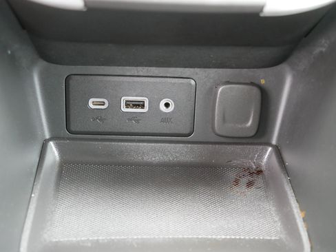 Used 2024 GMC Terrain SLE w/ Driver Convenience Package image 32