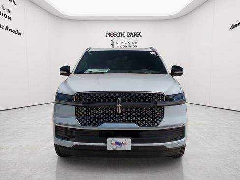 New 2026 Lincoln Navigator L Reserve AWD/4WD image 8