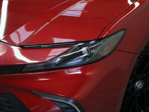 Used 2025 Toyota Camry SE w/ Convenience Package image 2