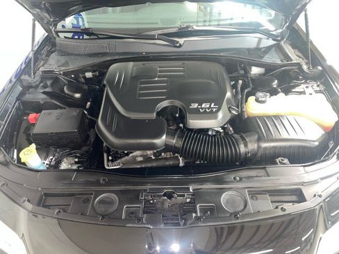 Used 2017 Chrysler 300 C image 26