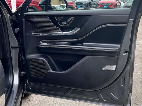 Used 2022 Lincoln Corsair AWD w/ Premium Package image 12