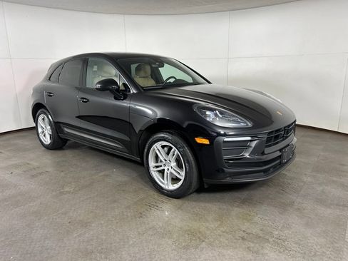 Certified 2023 Porsche Macan AWD/4WD image 10