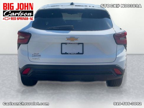 Used 2024 Chevrolet Trax LS w/ LS Convenience Package FWD image 5