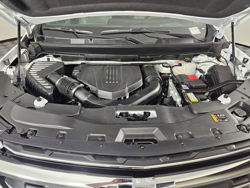 Used 2025 Chevrolet Traverse LT w/ Driver Confidence Package FWD image 11