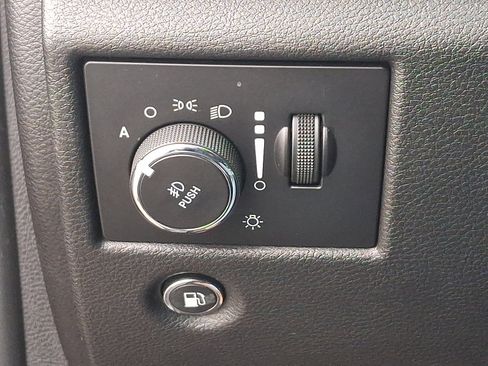 Used 2017 Jeep Grand Cherokee Altitude image 25