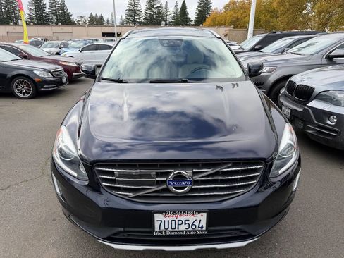 Used 2016 Volvo XC60 T5 Platinum image 2