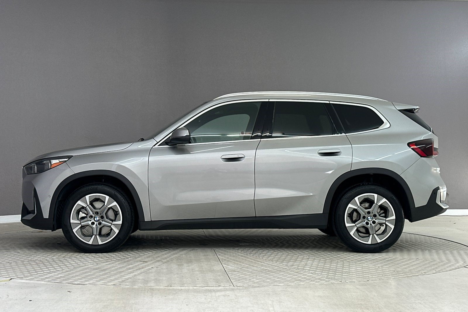 Used 2023 BMW X1 xDrive28i w/ Convenience Package AWD/4WD image 2