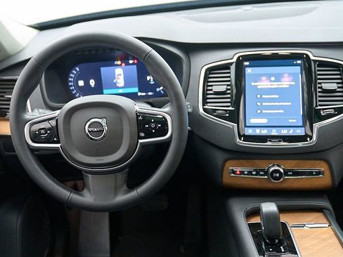 Certified 2025 Volvo XC90 B6 Plus AWD/4WD image 27