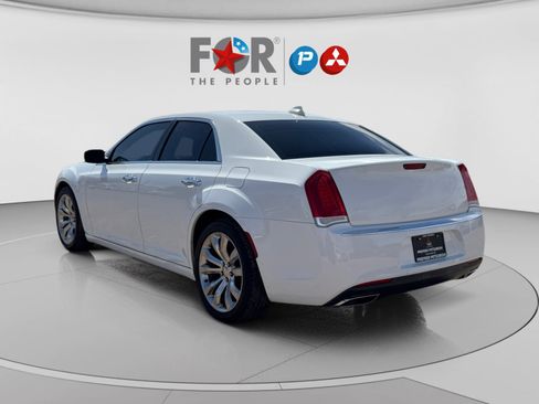Used 2018 Chrysler 300 Limited image 3