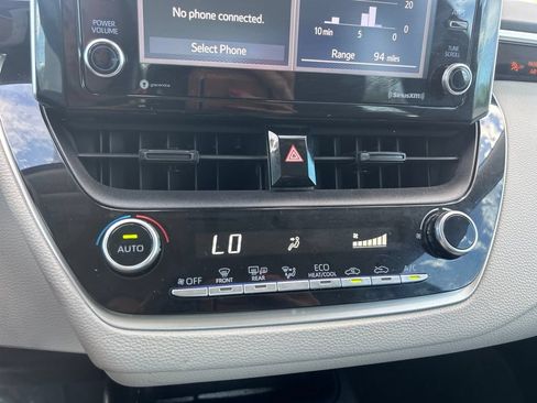 Used 2021 Toyota Corolla LE w/ Carpet Mat Package (TMS) FWD image 25