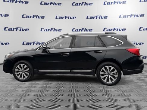 Used 2018 Subaru Outback 3.6R Touring image 2