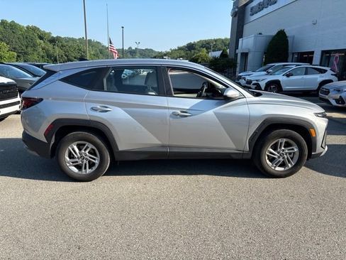 Used 2025 Hyundai Tucson SE AWD/4WD image 6