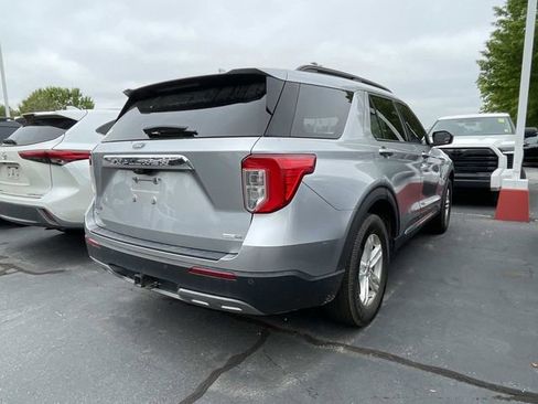 Used 2020 Ford Explorer XLT w/ Equipment Group 202A AWD/4WD image 4